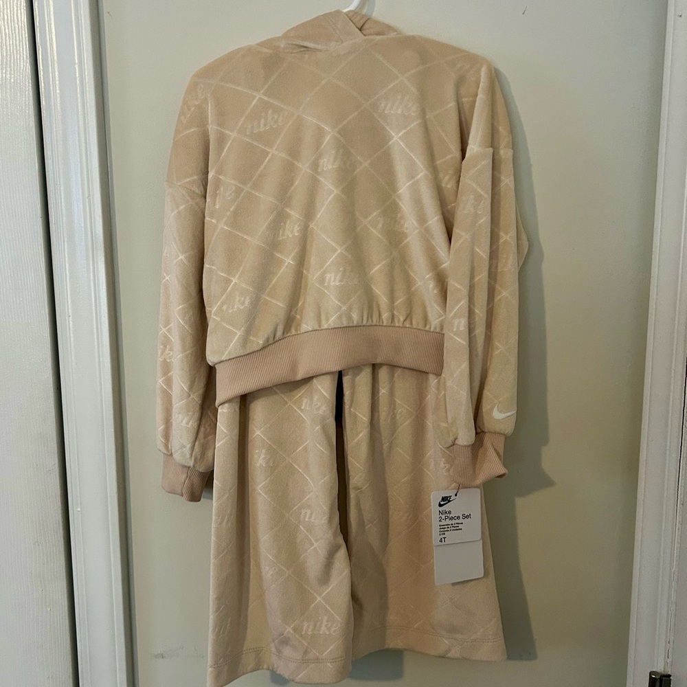 Nike Girl Toddler 2-Piece Cozy Monogram Print Set